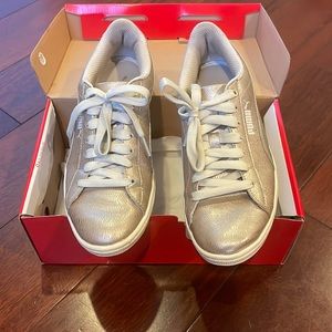 Puma Vikky Metallic Silver-Hold Birch. Women’s sneaker. Soft Foam comfort insert